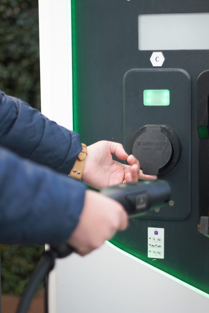 carregar carro elétrico até 100%